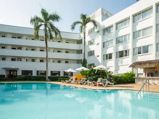 The swimming pool at Centara Life Hotel Mae Sot