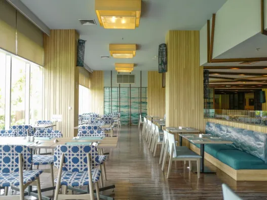 Centara Government Complex Hotel Restaurants & Bars