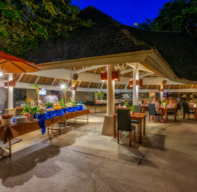 Waves Restaurant & Pool Bar