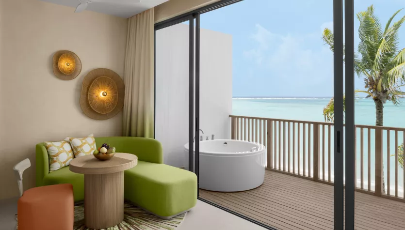 Mirage Panoramic Room with Jacuzzi