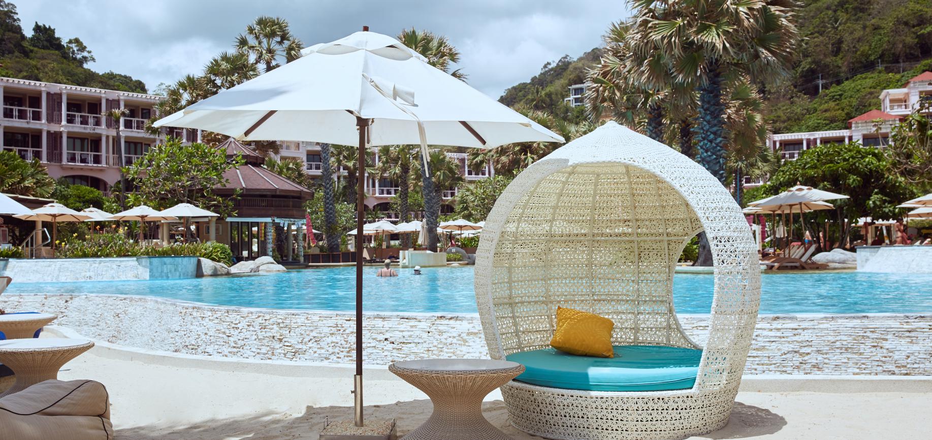 Splash Pool Bar